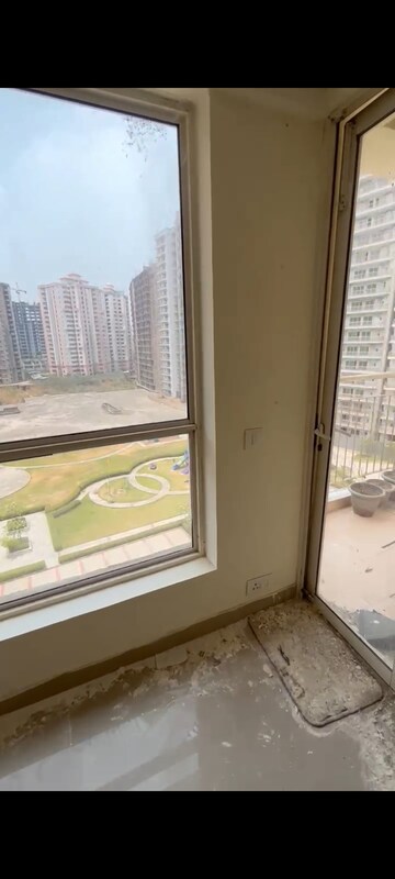 Building Lobby in 1 RK Apartment at Logix Blossom Zest, Sector 143 – for Rent