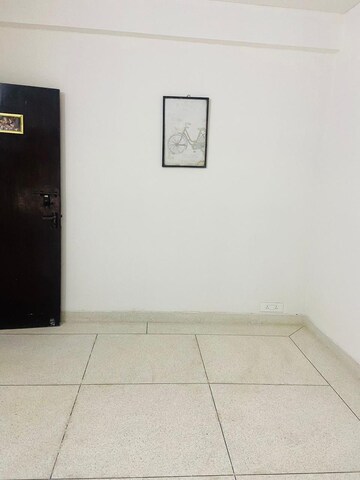 Room in 3 BHK Builder Floor at Auram Floor, South City 2 – for Rent
