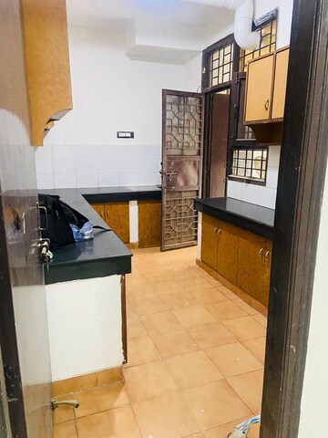 Kitchen in 3 BHK Builder Floor at Auram Floor, South City 2 – for Rent
