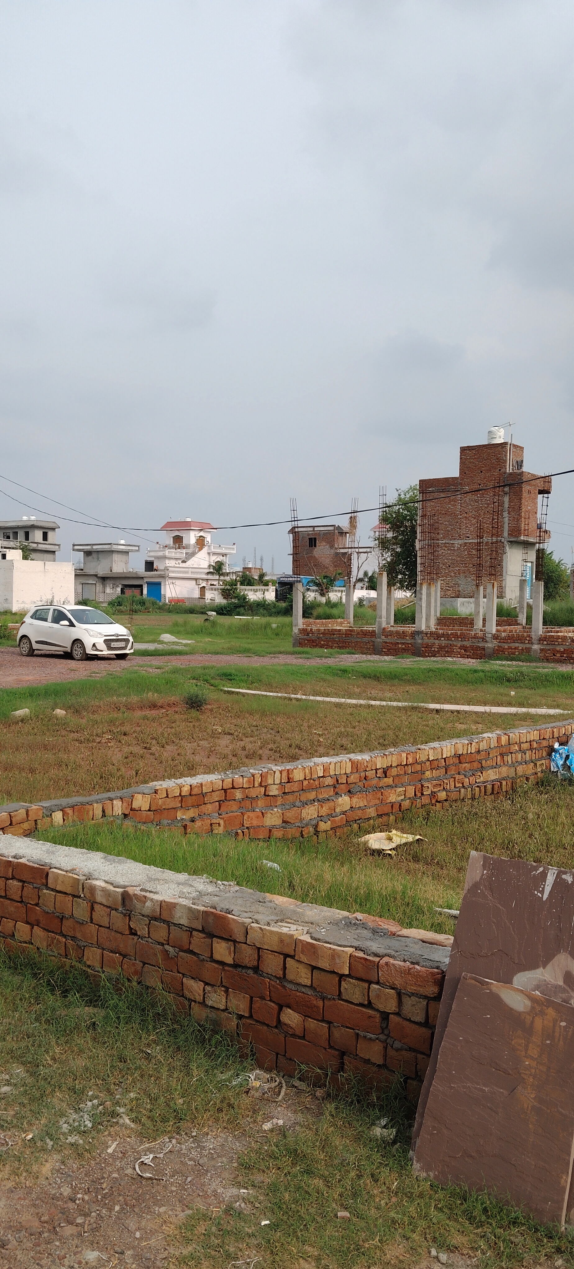 Plot For Sale in Metro Station Near 
