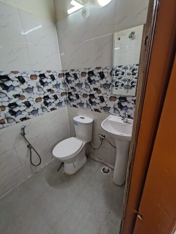 Master Bedroom in 2 BHK Builder Floor at The Grand, Sector 52 – for Rent