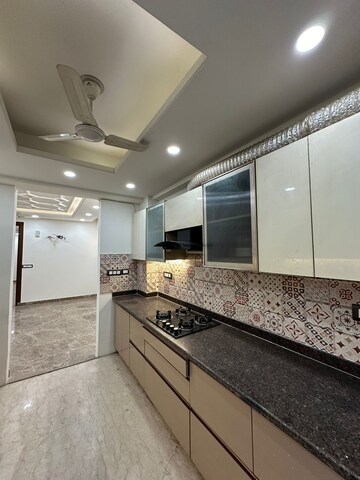 Kitchen in 3 BHK Builder Floor at DLF Atria, Dlf Phase ii – for Rent