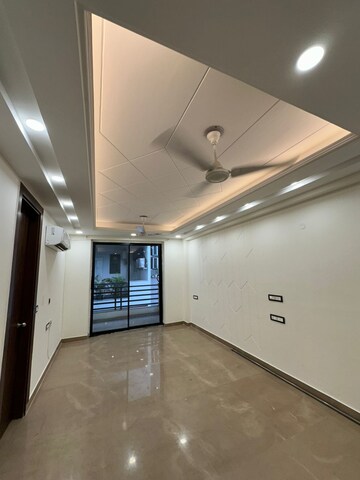 Kitchen in 3 BHK Builder Floor at DLF Atria, Dlf Phase ii – for Rent