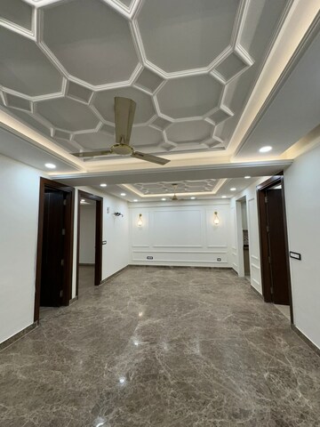Kitchen in 3 BHK Builder Floor at DLF Atria, Dlf Phase ii – for Rent