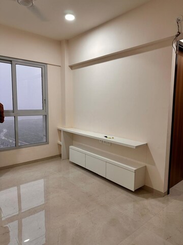 Room in 2 BHK Apartment at Piramal Vaikunth, Balkum Pada – for Rent