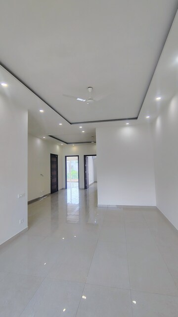 3.5 BHK Builder Floor For Rent in Hong Kong Bazaar, Sector 57