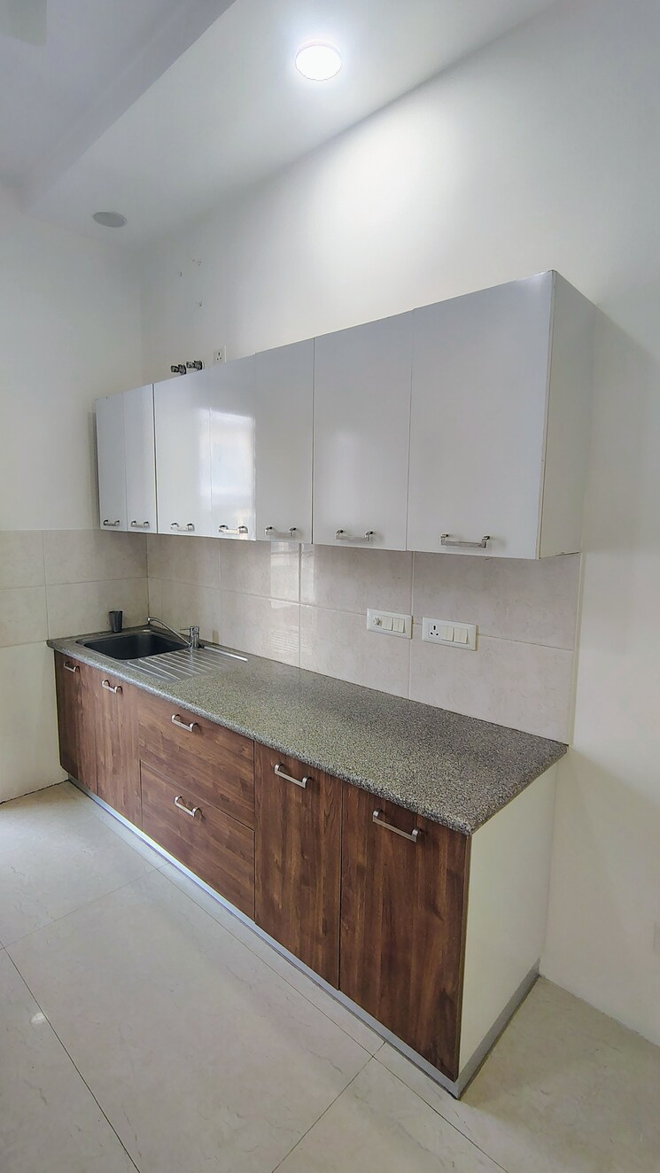 Kitchen, hong-kong-bazaar 3.5 Bedroom 2700 Sq.Ft. Builder Floor In Sector 57 Gurgaon 8933388