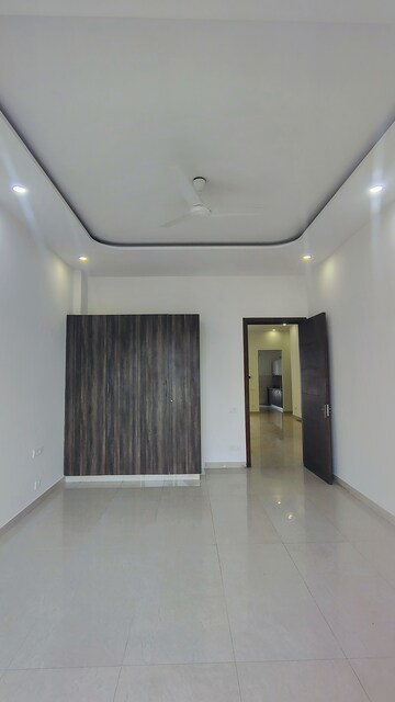 Building Lobby in 3.5 BHK Builder Floor at Hong Kong Bazaar, Sector 57 – for Rent