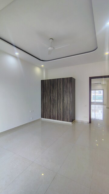 Room in 3.5 BHK Builder Floor at Hong Kong Bazaar, Sector 57 – for Rent