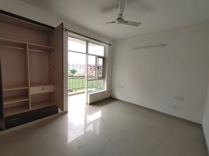 Room in 3 BHK Apartment at Sushma Green vista, Ghazipur – for Sale