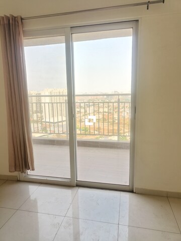 Room in 3 BHK Apartment at Kolte Patil Life Republic, Hinjewadi – for Rent