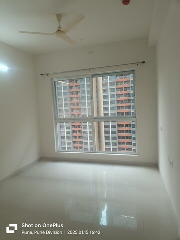 Room in 3 BHK Apartment at Kolte Patil Life Republic, Hinjewadi – for Rent