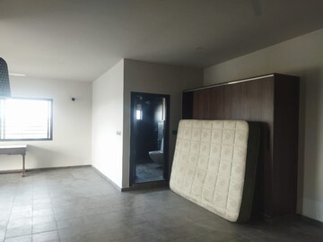Room in 4 BHK Apartment at Imperial Navkis Celeste, Rmv Extension – for Rent