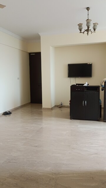 Room in 2 BHK Apartment at Hiranandani Meadows, Manpada – for Rent