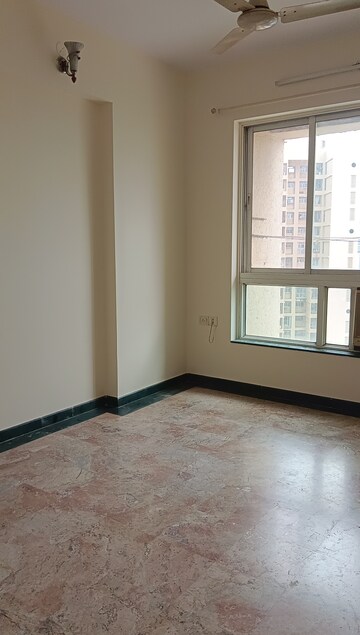 Room in 2 BHK Apartment at Hiranandani Meadows, Manpada – for Rent
