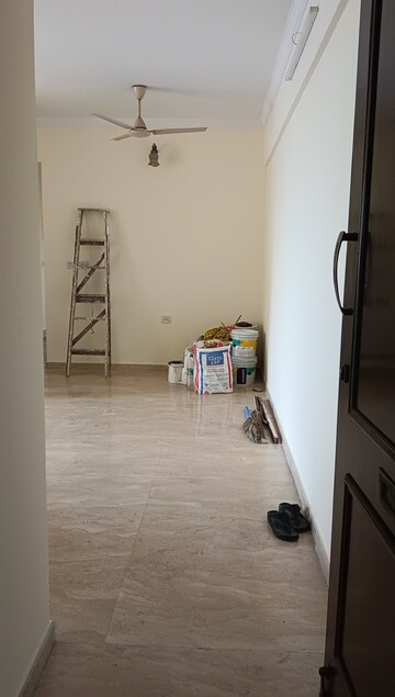 Room in 2 BHK Apartment at Hiranandani Meadows, Manpada – for Rent