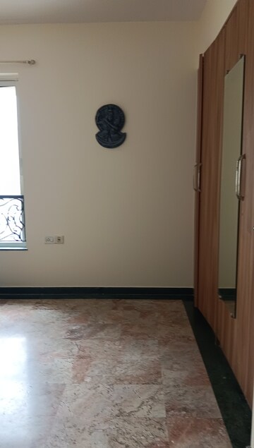 Room in 2 BHK Apartment at Hiranandani Meadows, Manpada – for Rent