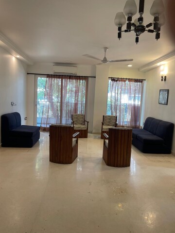Living Room in 4 BHK Builder Floor at DLF Imperial Residences, Dlf Phase I – for Rent