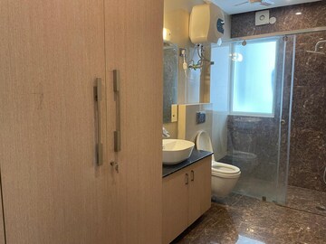 Bathroom in 4 BHK Builder Floor at DLF Imperial Residences, Dlf Phase I – for Rent