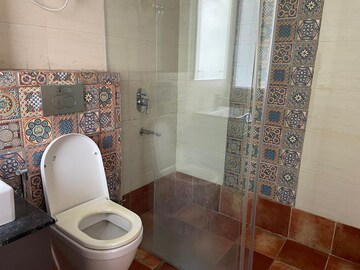 Bathroom in 4 BHK Builder Floor at DLF Imperial Residences, Dlf Phase I – for Rent