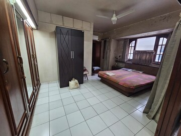 Bedroom in 4 BHK Independent House at Satellite – for Rent