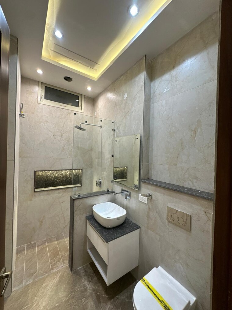 Bathroom, kharar mohali road 5 Bedroom 165 Sq.Yd. Independent House In Kharar Mohali Road Kharar 8933476