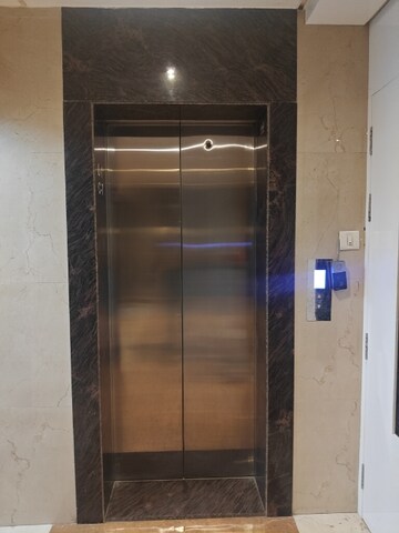 Lift in 2 BHK Apartment at Veena Serenity, Chembur – for Sale