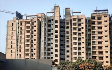 2 BHK Apartment For Sale in SNN Raj High Gardens, Hosur Road