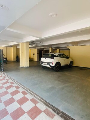 Parking in 2 BHK Builder Floor at Indira Nagar – for Sale