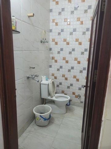 Bathroom in 2 BHK Builder Floor at Greenwood City, Sector 40 – for Rent