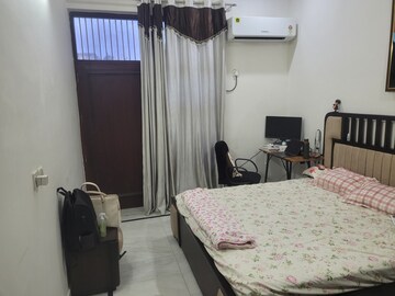 Master Bedroom in 2 BHK Builder Floor at Greenwood City, Sector 40 – for Rent