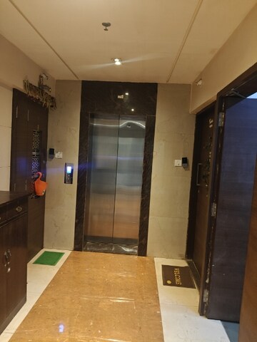 Lift in 2 BHK Apartment at Veena Serenity, Chembur – for Rent