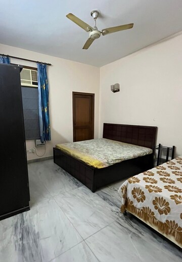 Bedroom in 2 BHK Builder Floor at Huda Market, Sector 31 – for Rent