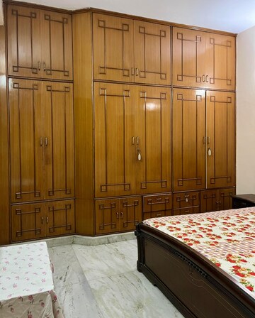 Bedroom in 2 BHK Builder Floor at Huda Market, Sector 31 – for Rent