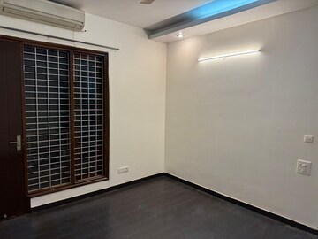 Room in 3 BHK Apartment at SS The Lilac, Sector 49 – for Rent