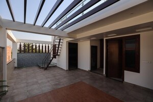 Room in 6 BHK Independent House at Gomti Nagar – for Sale