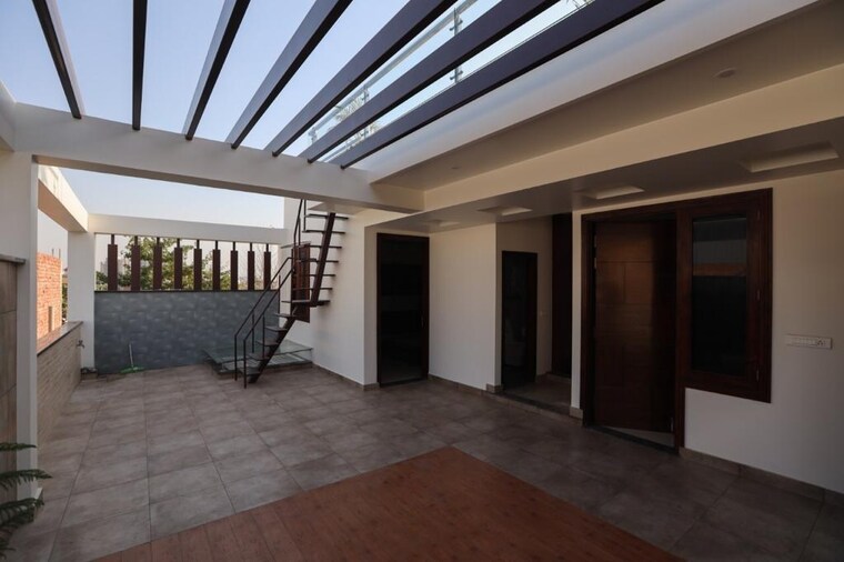 Room, gomti nagar 6 Bedroom 1200 Sq.Ft. Independent House In Gomti Nagar Lucknow 8933658