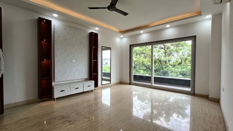 Room, sushant lok i 4 Bedroom 300 Sq.Yd. Builder Floor In Sushant Lok I Gurgaon 8933679