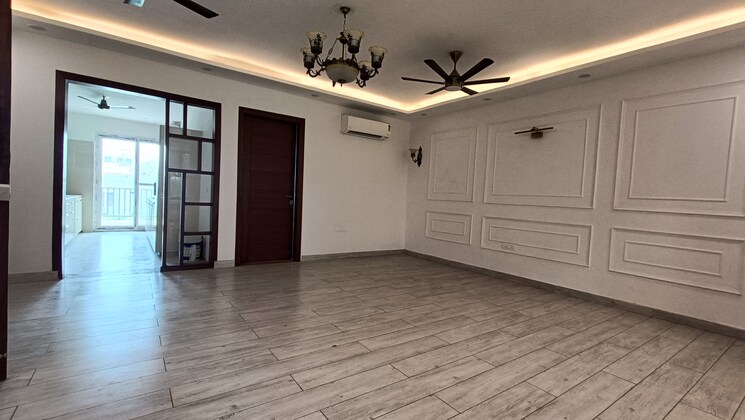 Room, sushant lok i 4 Bedroom 300 Sq.Yd. Builder Floor In Sushant Lok I Gurgaon 8933679