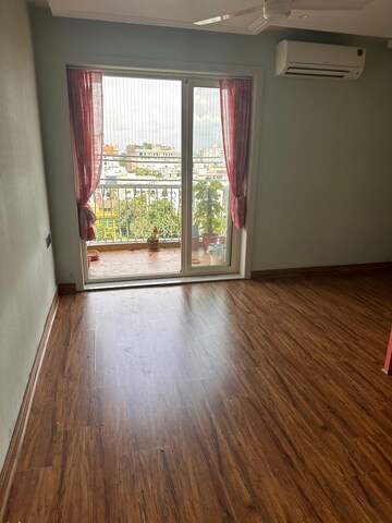 Room in 4 BHK Builder Floor at New Alipore – for Rent