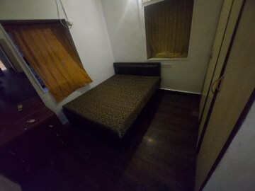 Bedroom in 1 BHK Apartment at Khar West – for Rent