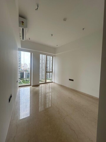 Room in 3 BHK Apartment at Worli – for Rent
