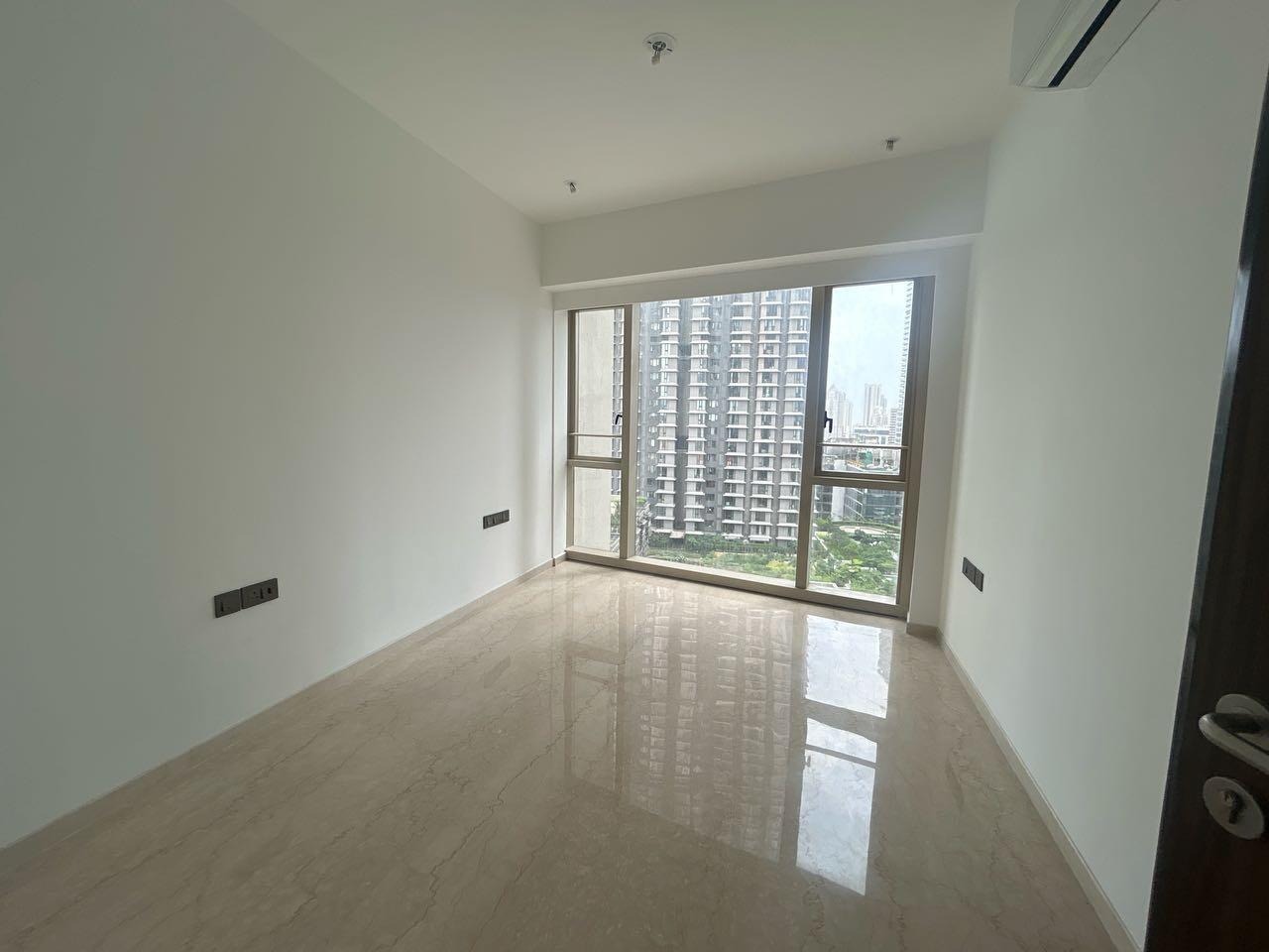 3 BHK + Servant Room,Study Room Apartment For Rent in  Lodha Adrina, Worli, Mum