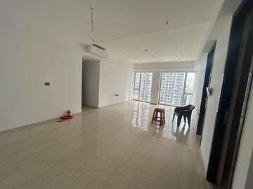 Room in 3 BHK Apartment at Worli – for Rent