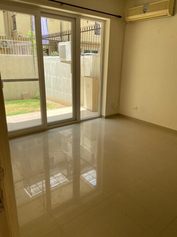 Room in 4 BHK Builder Floor at Emaar Emerald Floors Select, Sector 65 – for Rent
