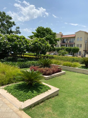 4 BHK Builder Floor – Garden View at Emaar MGF Emerald Hills, Sector 65 - for Rent
