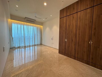 Room in 4 BHK Apartment at Raheja Imperia, Worli – for Rent