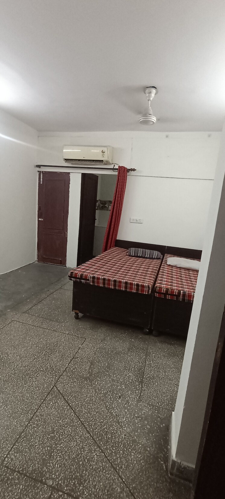 Bedroom, kalkaji 3.5 Bedroom 1800 Sq.Ft. Builder Floor In Kalkaji Delhi 8933993