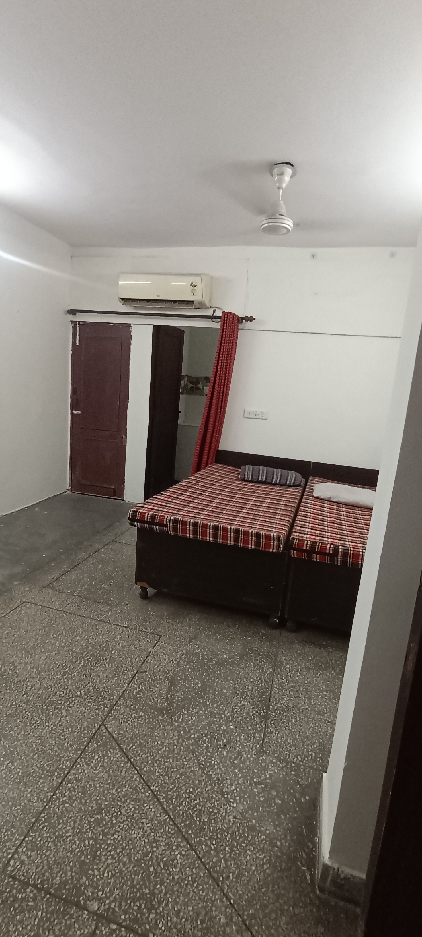 Bedroom, kalkaji 3.5 Bedroom 1800 Sq.Ft. Builder Floor In Kalkaji Delhi 8933997