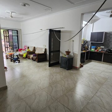 Room in 3 BHK Builder Floor at Sector 23a – for Rent